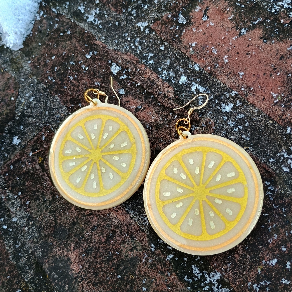NWT Large Mariah Kate Art lemon slice thick resin dangle earrings